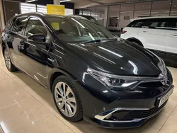 Black Used 2018 Toyota Auris Hybrid Estate | £8,990 (Fair price)