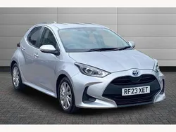 Silver Used 2023 Toyota Yaris Hybrid Hatchback | £16,599 (Good price)