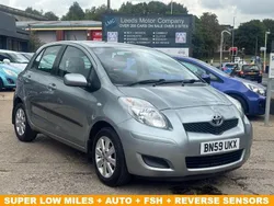 Silver Used 2009 Toyota Yaris Hatchback | £6,295 (A bit pricey)