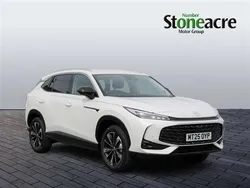 White New 2025 MG HS Trophy SUV | £22,995 (Super price)