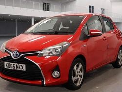 Red Used 2015 Toyota Yaris Hybrid Hatchback | £9,000 (Fair price)