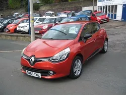 Red Used 2013 Renault Clio IV Dynamique Hatchback | £4,795 (Fair price)