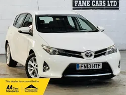 White Used 2013 Toyota Auris Multidrive S Hatchback | £5,500 (Fair price)