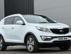 White Used 2016 Kia Sportage 3 SUV | £7,990 (Fair price)
