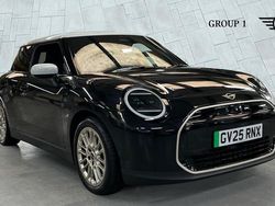 Black Used 2025 Mini Cooper Hatch Hatchback | £25,450 (A bit pricey)