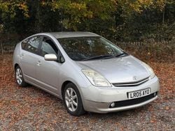 Silver Used 2005 Toyota Prius Hatchback | £3,495 (Fair price)