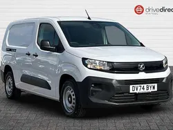 Solid polar white New 2024 Vauxhall Combo S MPV | £14,900 (Good price)