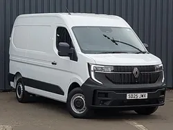 Solid mineral white New 2025 Renault Master Van | £25,998 (Fair price)