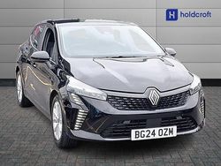 Metallic diamond black Used 2024 Renault Clio V Hatchback | £14,499 (Super price)
