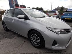 Silver Used 2013 Toyota Auris Active Hatchback | £4,995 (Fair price)
