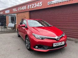 Red Used 2015 Toyota Auris Design Hatchback | £7,249 (Fair price)