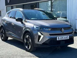 Metallic oyster grey Used 2025 Renault Captur Techno SUV | £22,390 (Expensive)