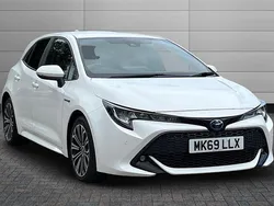 Pure white Used 2019 Toyota Corolla Design Hatchback | £15,195 (Fair price)