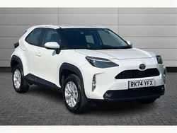 Pure white Used 2024 Toyota Yaris Cross SUV | £23,395 (Fair price)