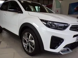 White New 2025 Kia Stonic GT-Line SUV | £19,999 (Super price)