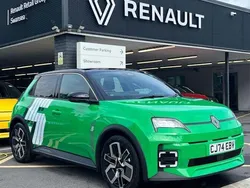 Metallic pop green Used 2025 Renault R5 Komfort Hatchback | £26,790 (Fair price)