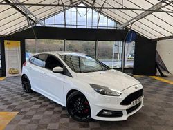 White Used 2016 Ford Focus ST Hatchback | £8,995 (Fair price)