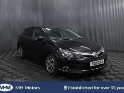 Black Used 2016 Toyota Auris Design Hatchback | £7,495 (Fair price)