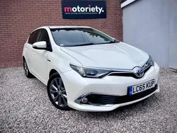 Used 2016 Toyota Auris Hybrid | £10,995 (Fair price)