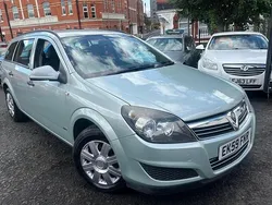 Green Used 2009 Vauxhall Astra Estate | £1,695 (Good price)