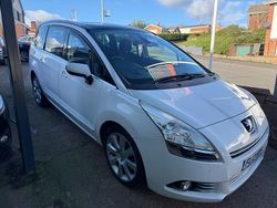 White Used 2013 Peugeot 5008 Allure MPV | £5,275 (Fair price)