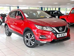 Red Used 2018 Nissan Qashqai N-Connecta SUV | £10,989 (Good price)