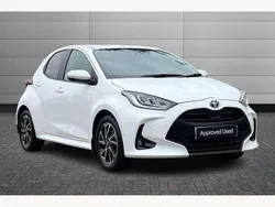 White Used 2023 Toyota Yaris Hybrid Design Hatchback | £17,250 (Good price)