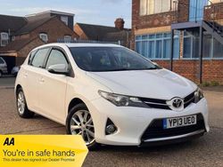 White Used 2013 Toyota Auris Hatchback | £4,155 (Fair price)