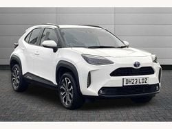White Used 2023 Toyota Yaris Hybrid Design SUV | £20,750 (Fair price)
