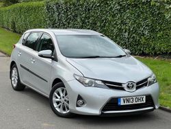Silver Used 2013 Toyota Auris Hatchback | £3,490 (Fair price)