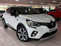 White/black Used 2024 Renault Captur Techno SUV | £19,289 (Fair price)