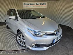 Silver Used 2018 Toyota Auris Hybrid Hatchback | £12,500 (Fair price)