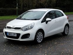 White Used 2013 Kia Rio Hatchback | £2,750 (Fair price)