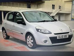 Silver Used 2010 Renault Clio II Hatchback | £2,000 (Fair price)