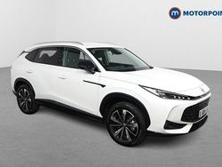 White New 2025 MG HS Trophy SUV | £22,699 (Fair price)