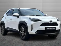 Pure white Used 2023 Toyota Yaris Cross Design SUV | £21,250 (Fair price)
