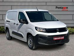 White New 2025 Vauxhall Combo MPV | £25,192