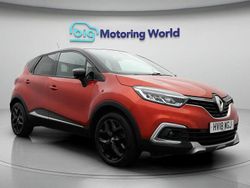 Red/black Used 2018 Renault Captur Signature SUV | £9,000 (Fair price)