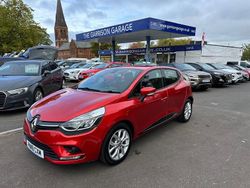 Red Used 2018 Renault Clio IV Dynamique Hatchback | £6,699 (Fair price)