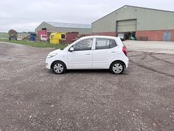 White Used 2013 Hyundai i10 Active Hatchback | £1,995 (Good price)