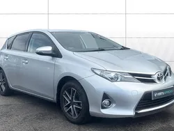 Silver Used 2015 Toyota Auris Hatchback | £8,396 (Fair price)