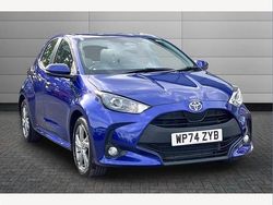 Juniper blue Used 2025 Toyota Yaris Hybrid Hatchback | £18,899 (Good price)
