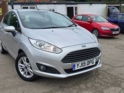 Silver Used 2016 Ford Fiesta Zetec Hatchback | £7,173 (Fair price)