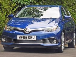 Blue Used 2015 Toyota Auris Business Edition Hatchback | £7,995 (Fair price)