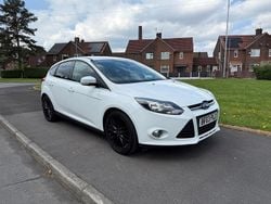 White Used 2013 Ford Focus Zetec Hatchback | £2,998 (Fair price)