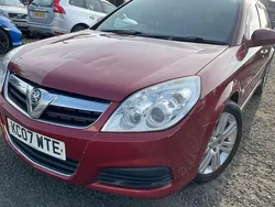 Red Used 2007 Vauxhall Signum Elegance Estate | £995