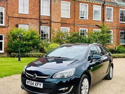 Green Used 2014 Vauxhall Astra Elite Estate | £4,199