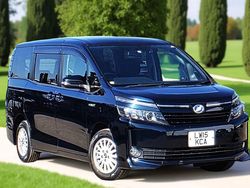 Black Used 2015 Toyota Voxy Play MPV | £11,980 (Fair price)