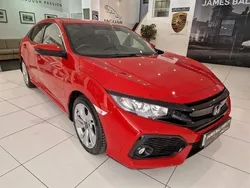 Rallye red paint finish Used 2018 Honda Civic SR Hatchback | £13,995 (Fair price)