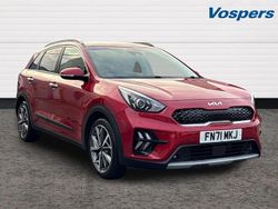 Red Used 2021 Kia Niro 3 SUV | £16,990 (Fair price)
